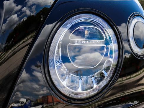 Used 2019 Bentley Bentayga image 13