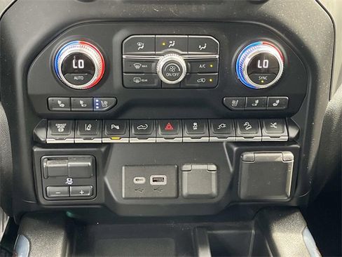 Used 2021 GMC Sierra 2500 Denali w/ Denali Ultimate Package image 17