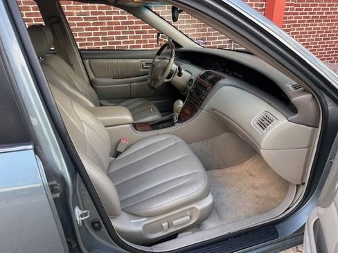 Used 2004 Toyota Avalon XLS FWD image 2