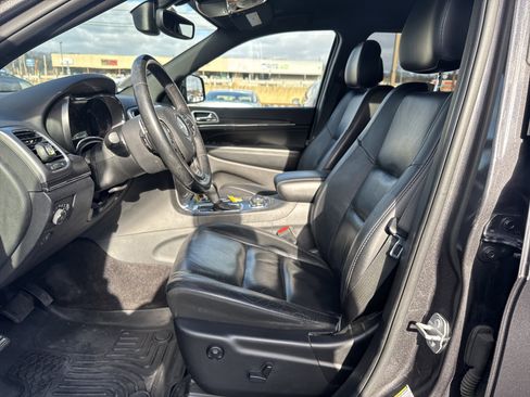 Used 2018 Jeep Grand Cherokee Limited image 12