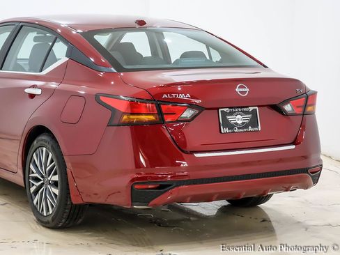 Used 2023 Nissan Altima 2.5 SV FWD image 9