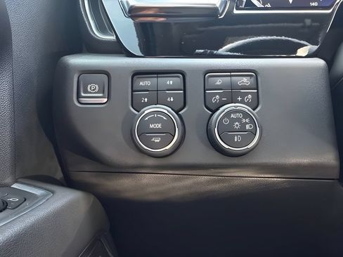 Used 2022 Chevrolet Silverado 1500 RST AWD/4WD image 14
