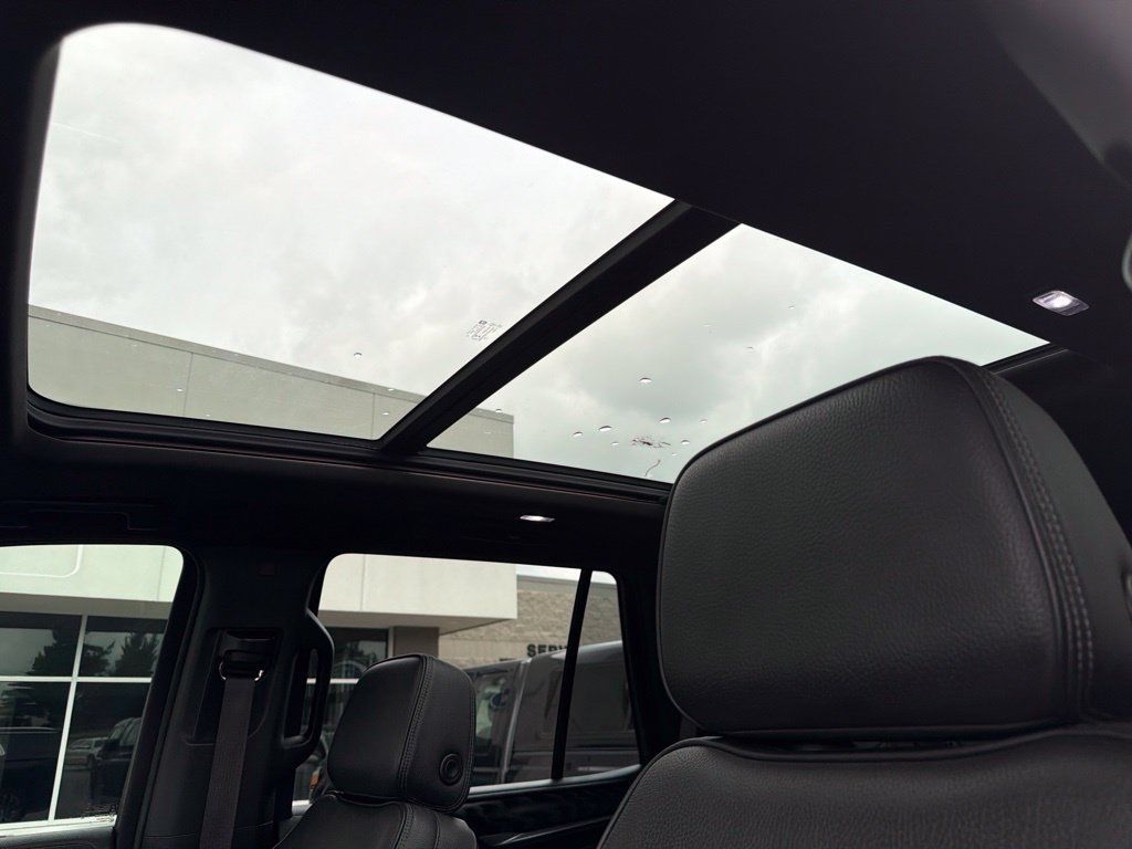 Used 2022 GMC Yukon Denali AWD/4WD image 19