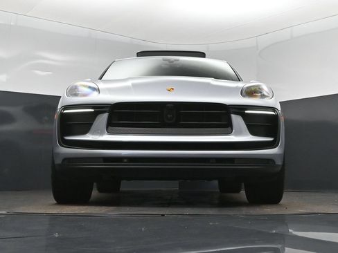 Used 2023 Porsche Macan AWD/4WD image 45