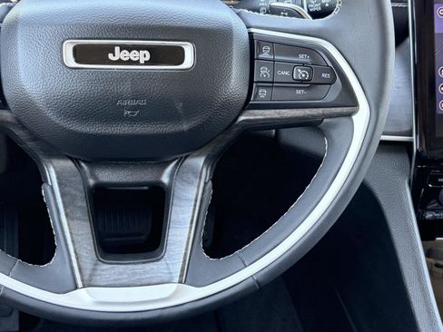 Used 2023 Jeep Grand Cherokee L Limited w/ Black Appearance Package AWD/4WD image 21