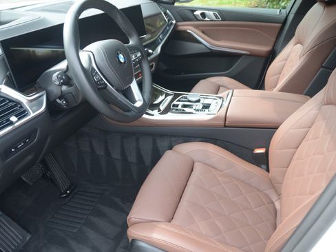 Used 2026 BMW X5 xDrive40i w/ Premium Package AWD/4WD image 2