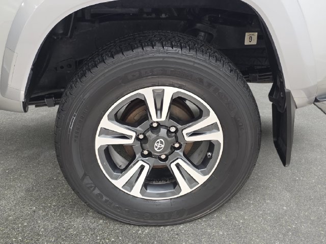 Used 2017 Toyota Tacoma TRD Sport w/ Tow Package (A/T) AWD/4WD image 32