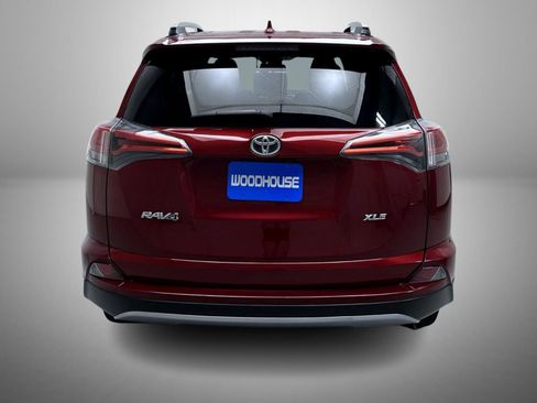Used 2018 Toyota RAV4 XLE FWD image 6