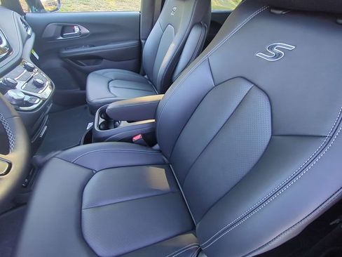 New 2026 Chrysler Pacifica Select w/ S Appearance Package FWD image 27