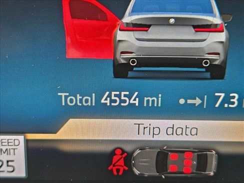 Used 2025 BMW 330i Sedan w/ Premium Package image 10