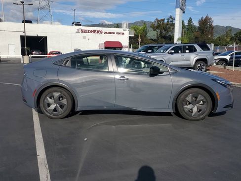 Certified 2023 Toyota Prius Prime SE image 2