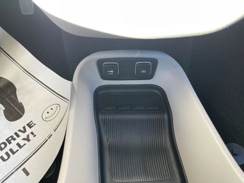 Used 2017 Chrysler Pacifica Touring-L FWD image 26