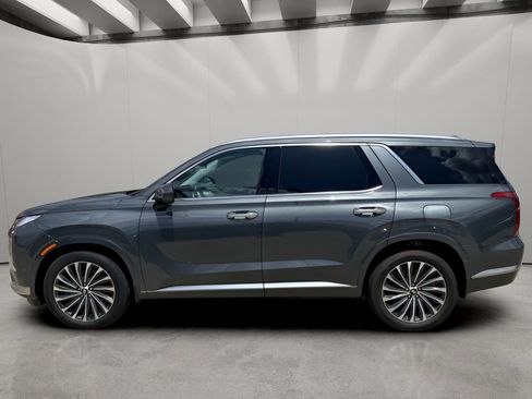 Used 2025 Hyundai Palisade Calligraphy FWD image 2