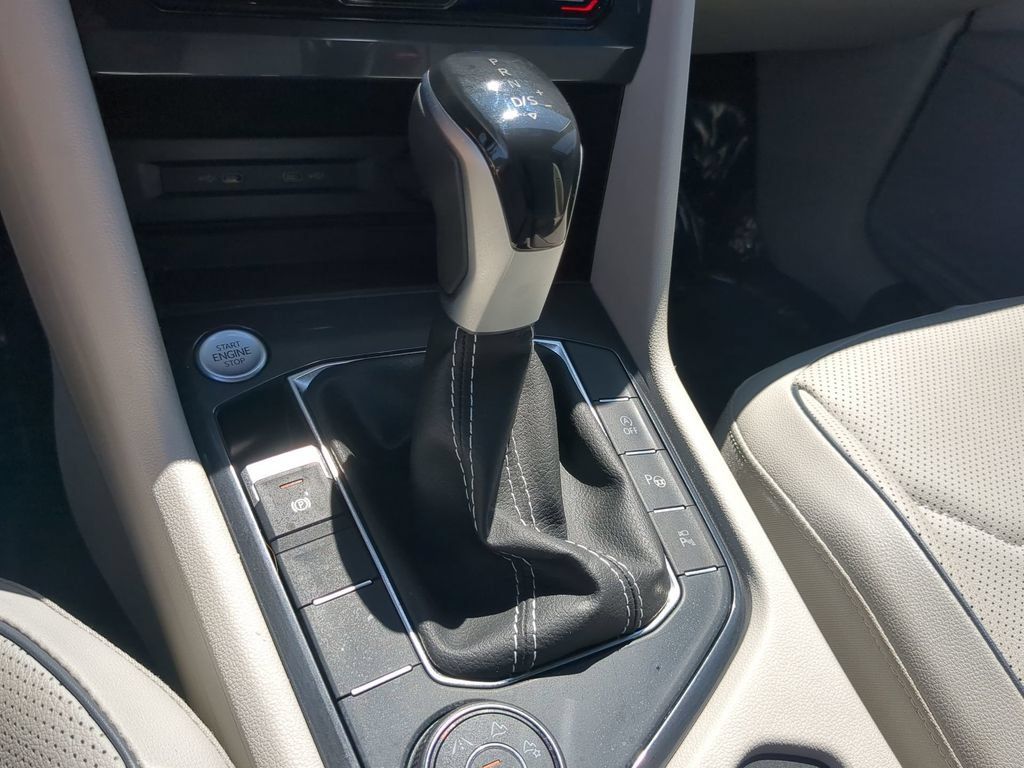 Certified 2023 Volkswagen Tiguan SEL R-Line AWD/4WD image 29