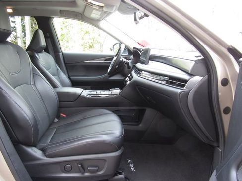 Used 2025 INFINITI QX60 Luxe AWD/4WD image 19