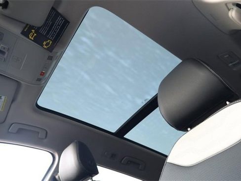 New 2025 Volkswagen Taos SEL image 9