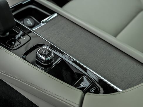 Used 2025 Volvo XC90 T8 Plus w/ Protection Package Premier image 50