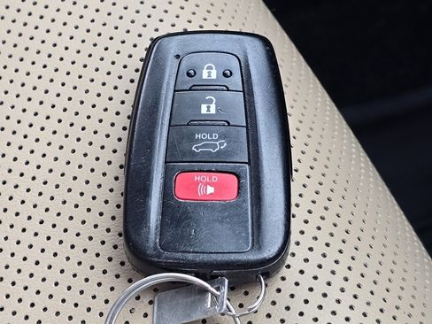 Used 2020 Toyota RAV4 Limited image 31