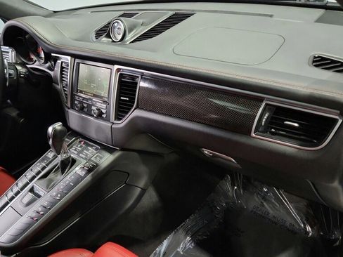 Used 2015 Porsche Macan Turbo image 18