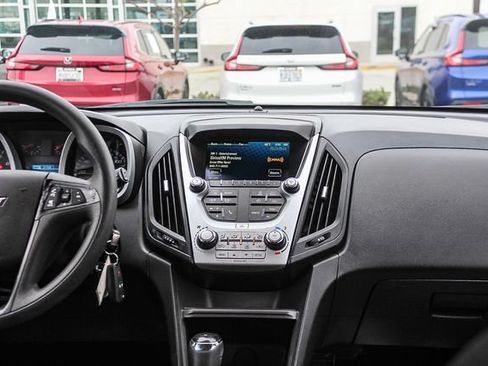 Used 2017 Chevrolet Equinox LS FWD image 18