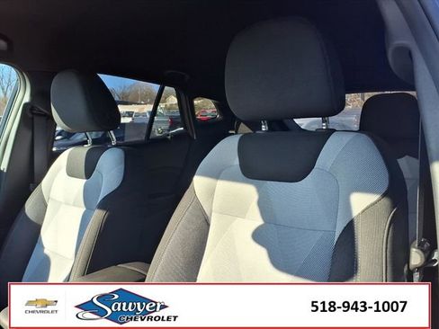 Certified 2025 Chevrolet Trax RS image 19