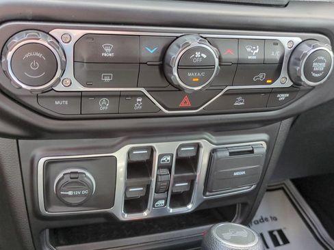 Used 2023 Jeep Wrangler Unlimited Sport AWD/4WD image 19