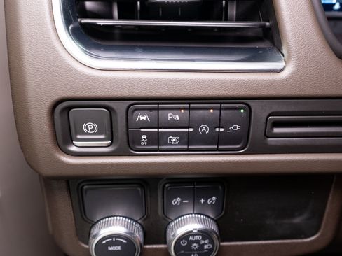 Used 2022 GMC Yukon XL SLT w/ SLT Premium Package RWD image 31
