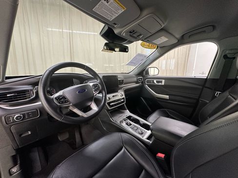 Used 2022 Ford Explorer XLT w/ Equipment Group 202A AWD/4WD image 30