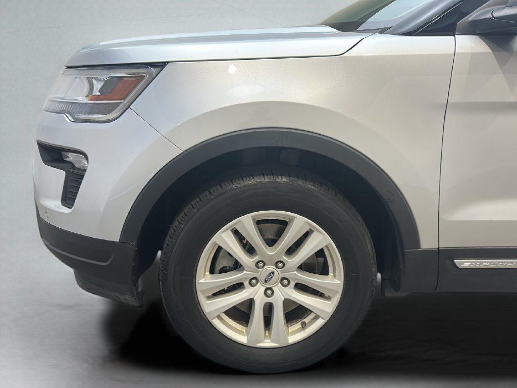 Used 2019 Ford Explorer XLT w/ Equipment Group 202A AWD/4WD image 10