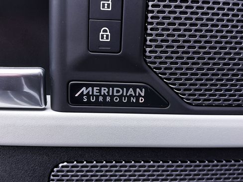 Used 2023 Land Rover Defender 110 X-Dynamic SE image 7