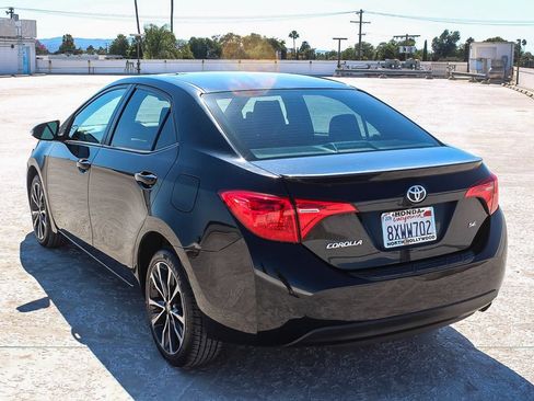 Used 2018 Toyota Corolla SE w/ Carpet Mat Package (TMS) FWD image 4