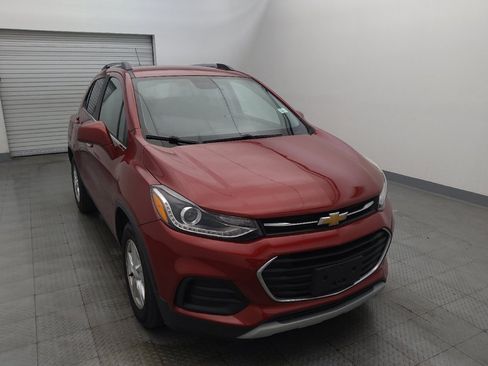 Used 2020 Chevrolet Trax LT w/ LT Convenience Package image 14