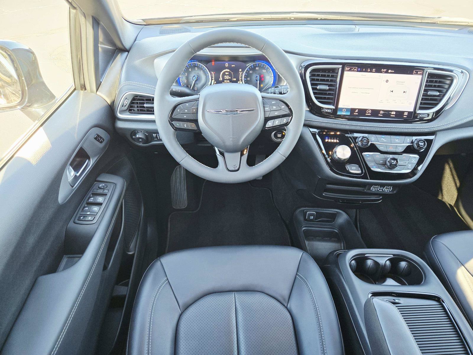 Used 2024 Chrysler Pacifica Touring-L FWD image 12