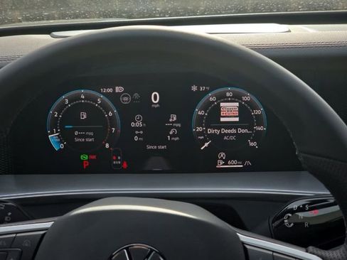 New 2026 Volkswagen Tiguan SE R-Line AWD/4WD image 18