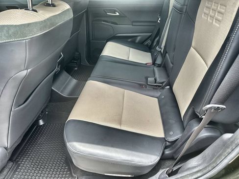 Used 2024 Lexus GX 550 AWD/4WD image 16