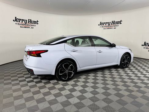 Used 2025 Nissan Altima 2.5 SR AWD/4WD image 12