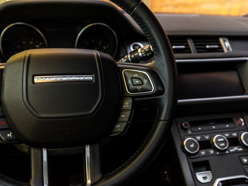 Used 2018 Land Rover Range Rover Evoque SE image 62