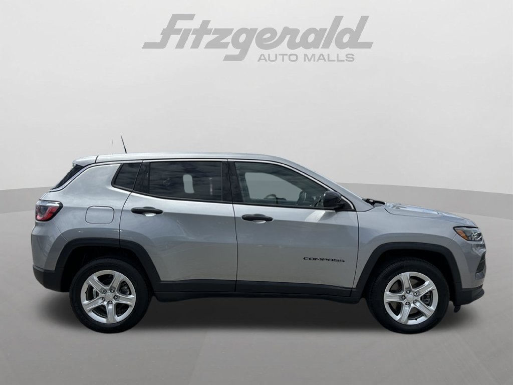 Used 2023 Jeep Compass Sport AWD/4WD image 4