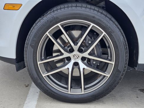 Used 2025 Porsche Macan image 14