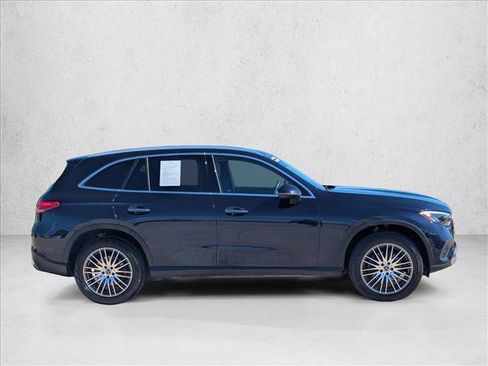 Used 2023 Mercedes-Benz GLC 300 4MATIC image 4