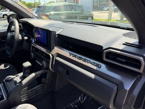 Used 2025 Toyota Tacoma SR5 AWD/4WD image 17