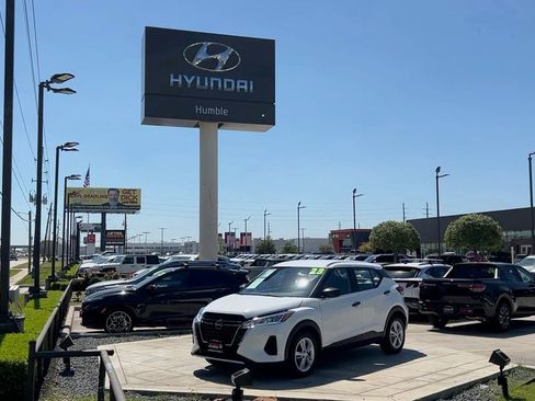 Used 2023 Nissan Kicks S image 41