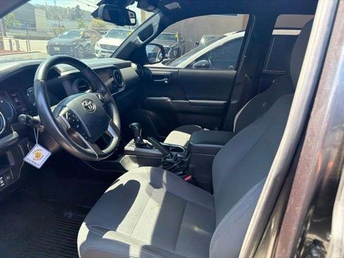 Used 2018 Toyota Tacoma TRD Off-Road RWD image 15