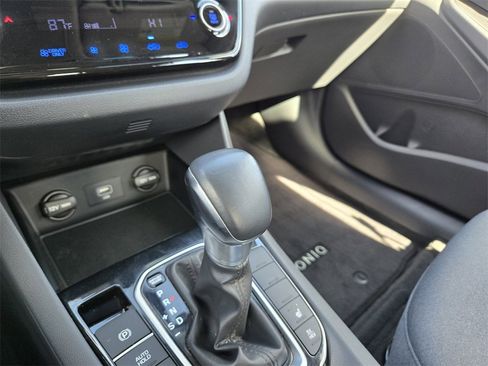 Used 2022 Hyundai Ioniq SE image 13