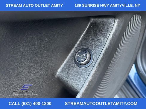 Used 2023 Chevrolet Traverse LT image 33