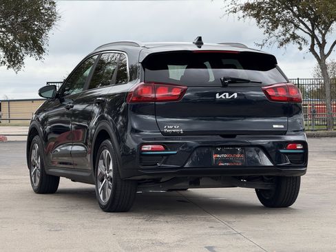 Used 2022 Kia Niro EX image 8
