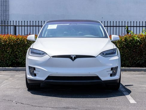 Used 2018 Tesla Model X 75D AWD/4WD image 2