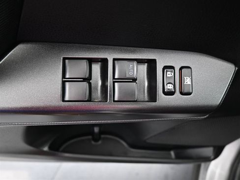 Used 2018 Toyota RAV4 LE FWD image 14
