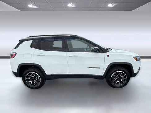 Used 2025 Jeep Compass Trailhawk AWD/4WD image 7