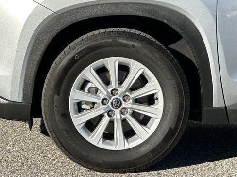 Used 2024 Toyota Grand Highlander XLE image 24